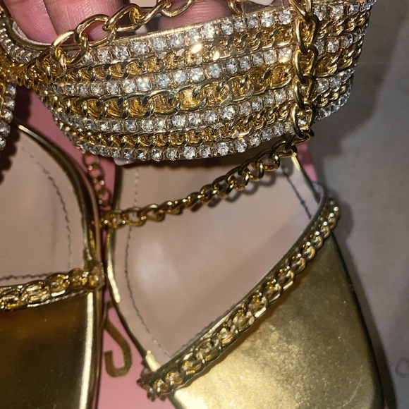Gold heels - Picture 6 of 11